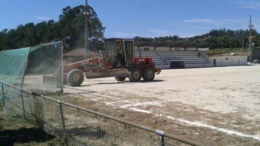 Estado que presenta el campo de fútbol de O Viso. // FdV