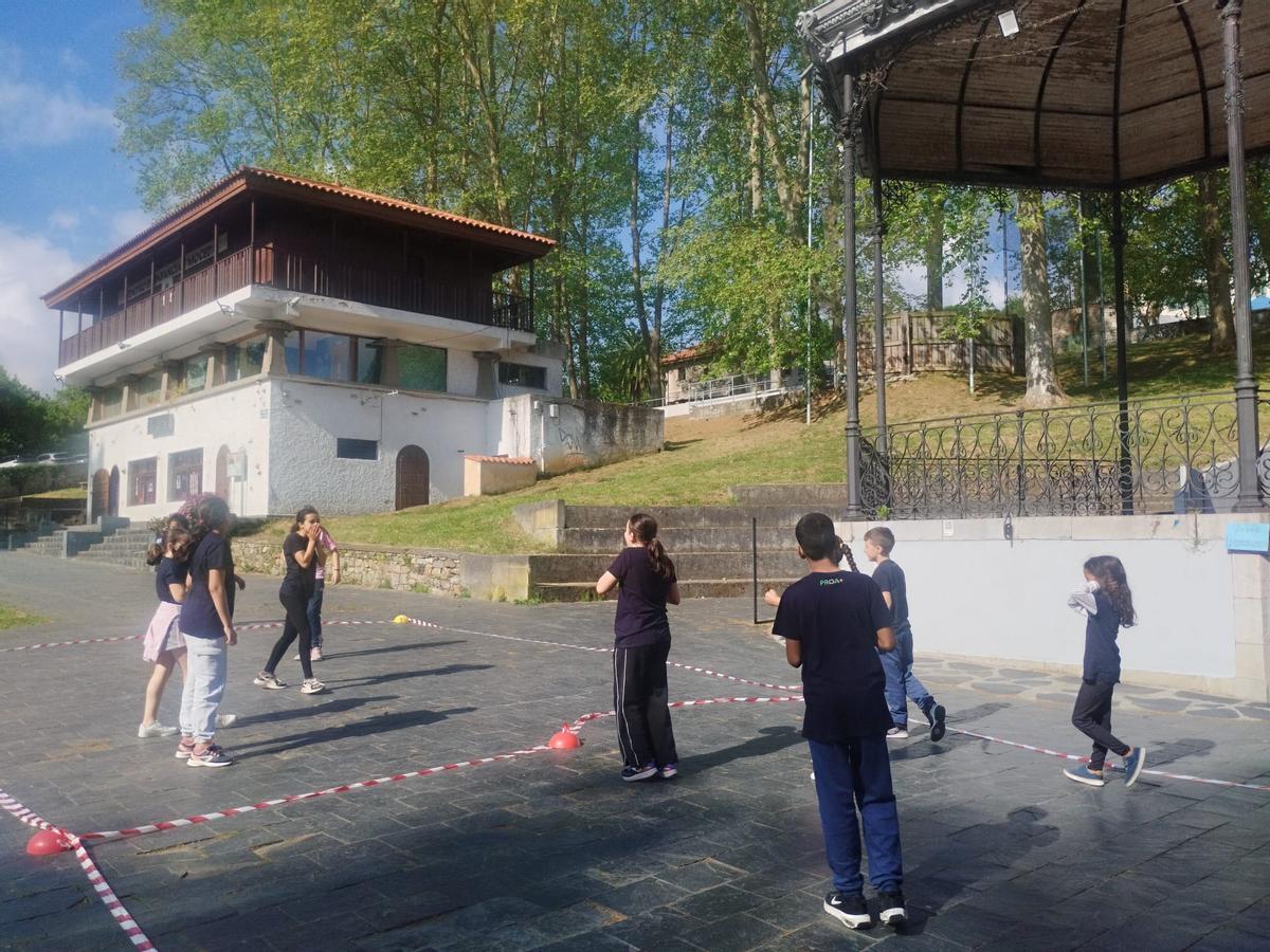 Así fue la jornada de Educación Física en la Calle del colegio Bernardo Gurdiel de Grado