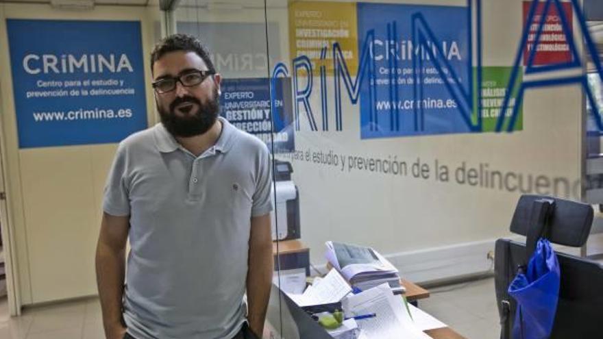 Fernando Miró en el Centro Crímina, que tiene sus instalaciones en el campus de la Universidad Miguel Hernández de Elche.