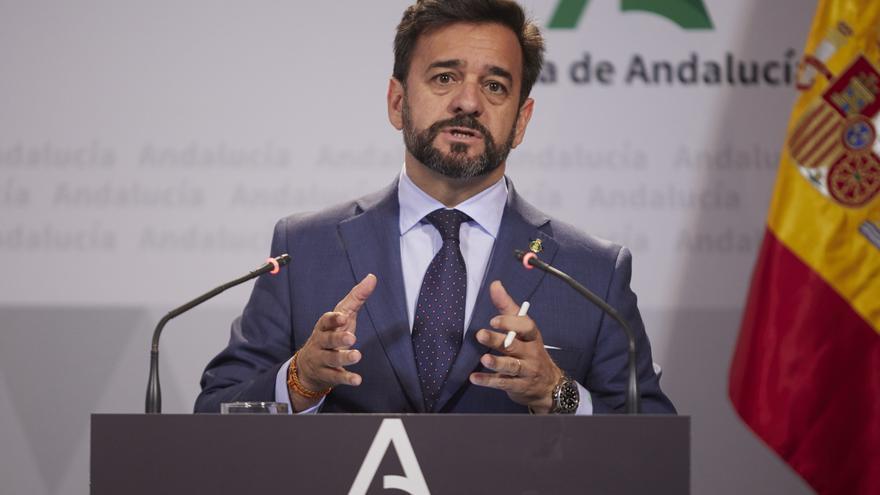 El Gobierno andaluz aprueba con sindicatos y patronal la equiparación salarial de los profesores