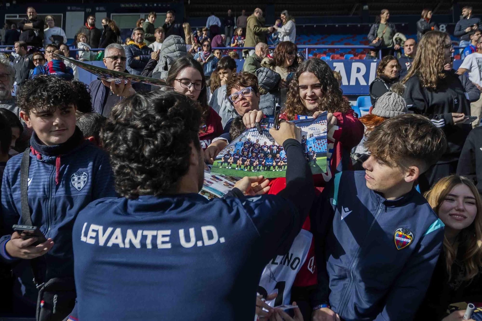 Puertas abiertas entrenamiento Levante