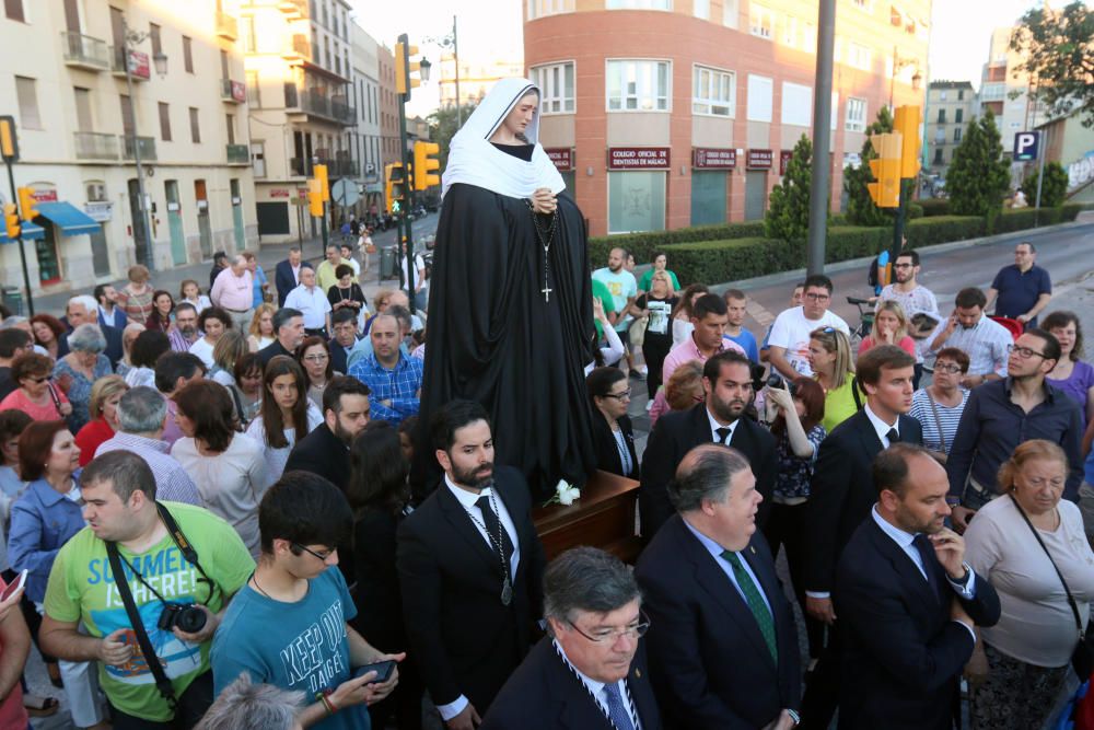 La Virgen de la Soledad, de la Congregación de Mena, volvió a su sede canónica de la iglesia de Santo Domingo tras pasar algo más de una semana en el convento de las Hermanitas de la Cruz, madrinas de su coronación canónica el 11 de junio.