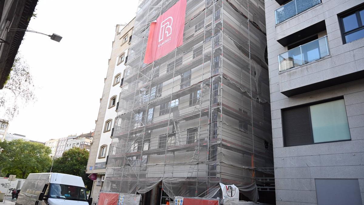 Edificio en construcción en el centro de Pontevedra.