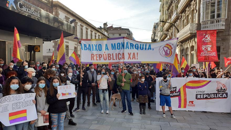 Más de medio millar de personas se concentran en Vigo para pedir la III República