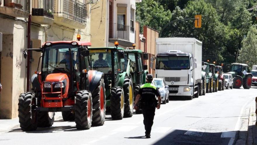 Tractorada de ramaders a Ripoll per les retallades a la producció ecològica