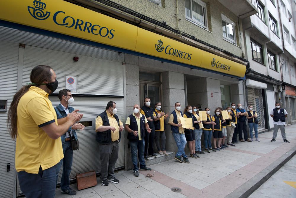 Protestan contra la decisión de no contratar trabajadores para cubrir bajas y vacaciones.