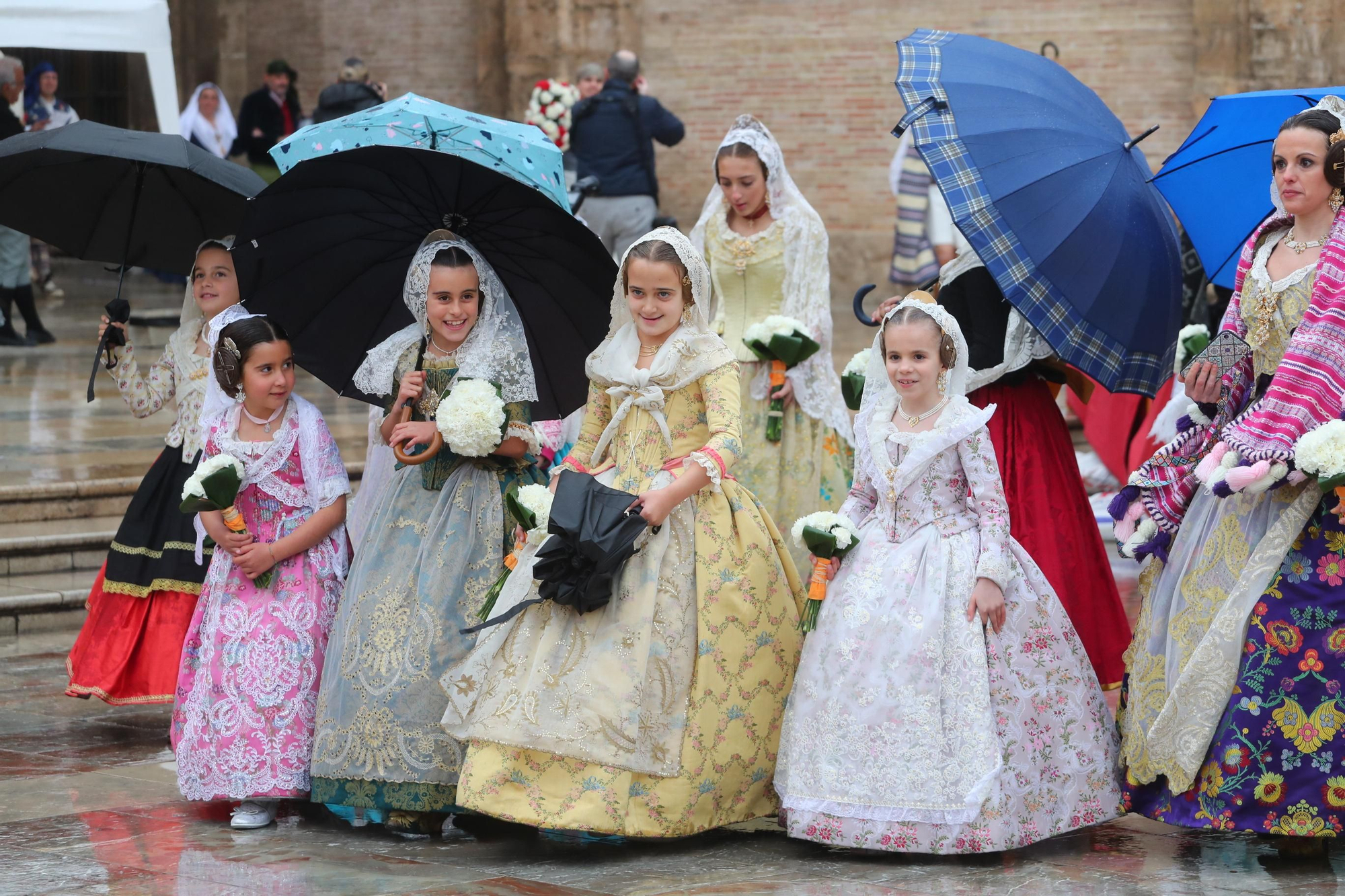 Búscate en el primer día de ofrenda por la calle de la Paz (entre las 15:30 a las 17:00 horas)