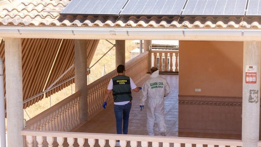 La hija superviviente del doble crimen machista de Alicante se persona contra su padre como acusación particular