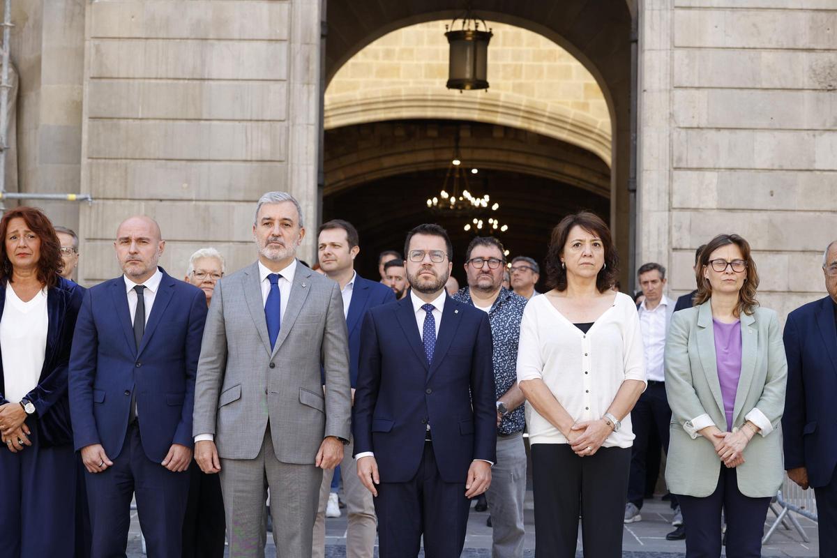 Minuto de silencio en Barcelona por los tres turistas asesinados en Afganistán