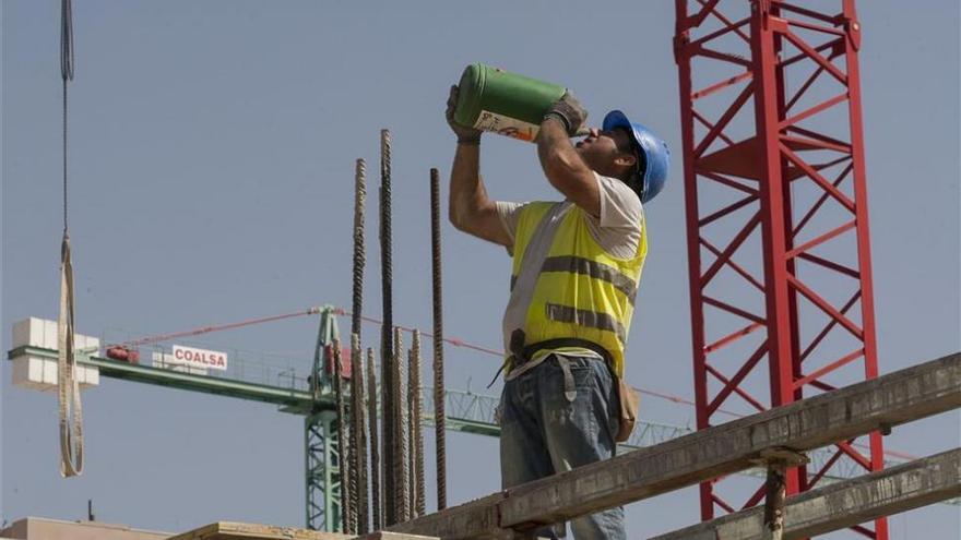 La construcción comienza a aplicar el horario de verano para evitar el calor