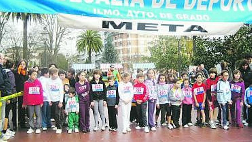 La salida de los más pequeños en la «San Silvestre» de Grado.