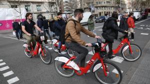 El Bicing nega que els seus treballadors arreglin bicis públiques d’altres ciutats