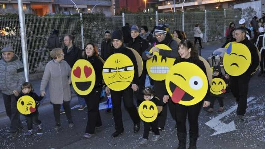 Participants en una edició de la Carnavalada a la manresana