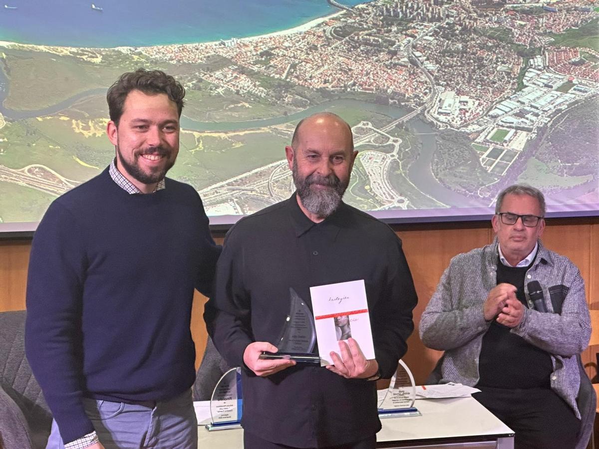 El periodista y escritor Juan Gaitán recibe el Premio de Artículos Periodísticos José Luis Tobalina