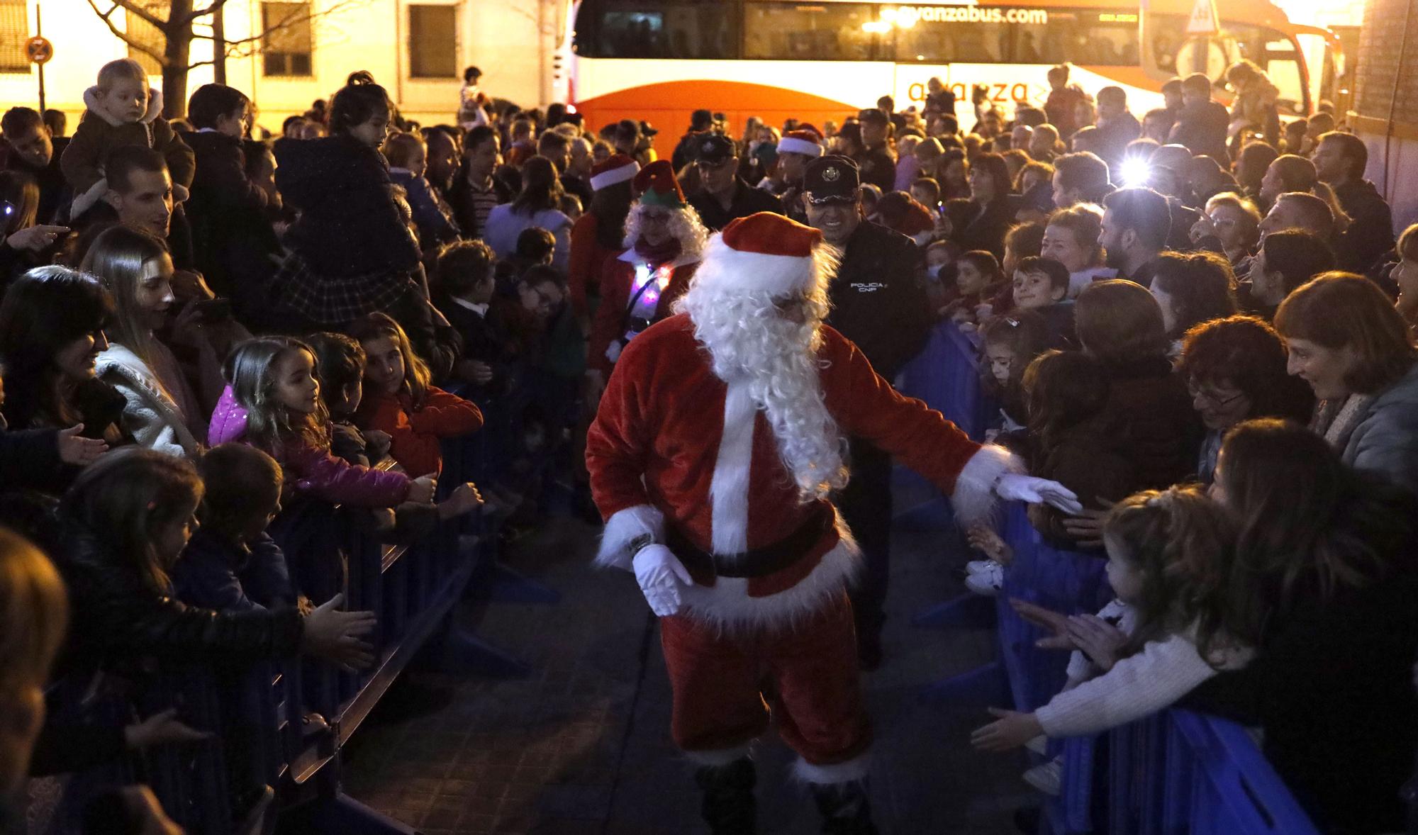 Papá Noel visita a los hijos de los agentes de Policía Nacional de Aragón