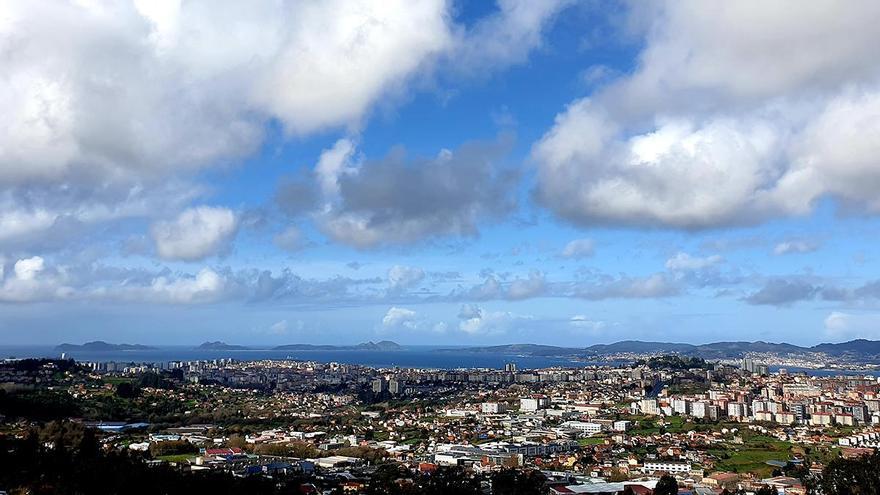 Panorámica de Vigo hoy, tras el paso del último frente, una calma que precede a la llegada de Karim