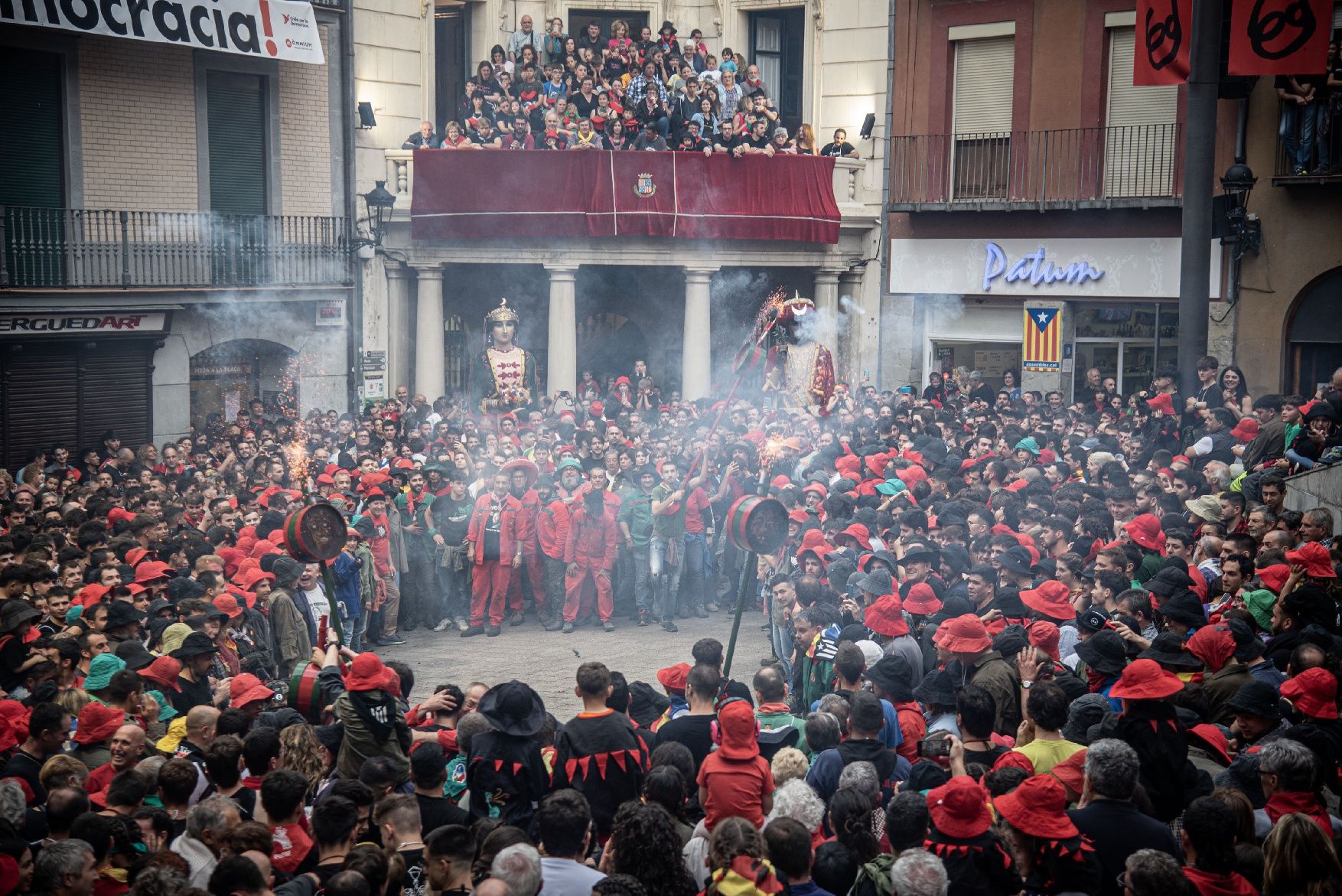 Les millors imatges del passacarrers de dimecres al vespre de Patum