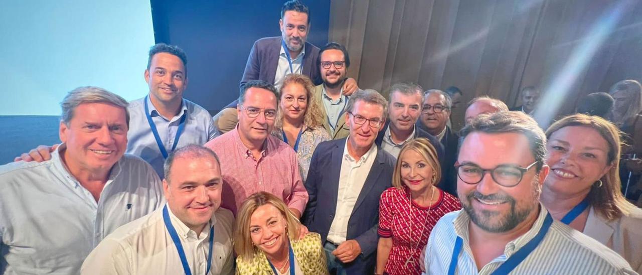 Delegación canaria del PP en la Unión Interparlamentaria, celebrada en Toledo, junto a Alberto Núñez Feijóo. | | E.D.