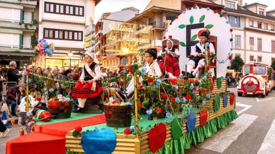 Desfile de una edición anterior del Festival de la Manzana de Villaviciosa.