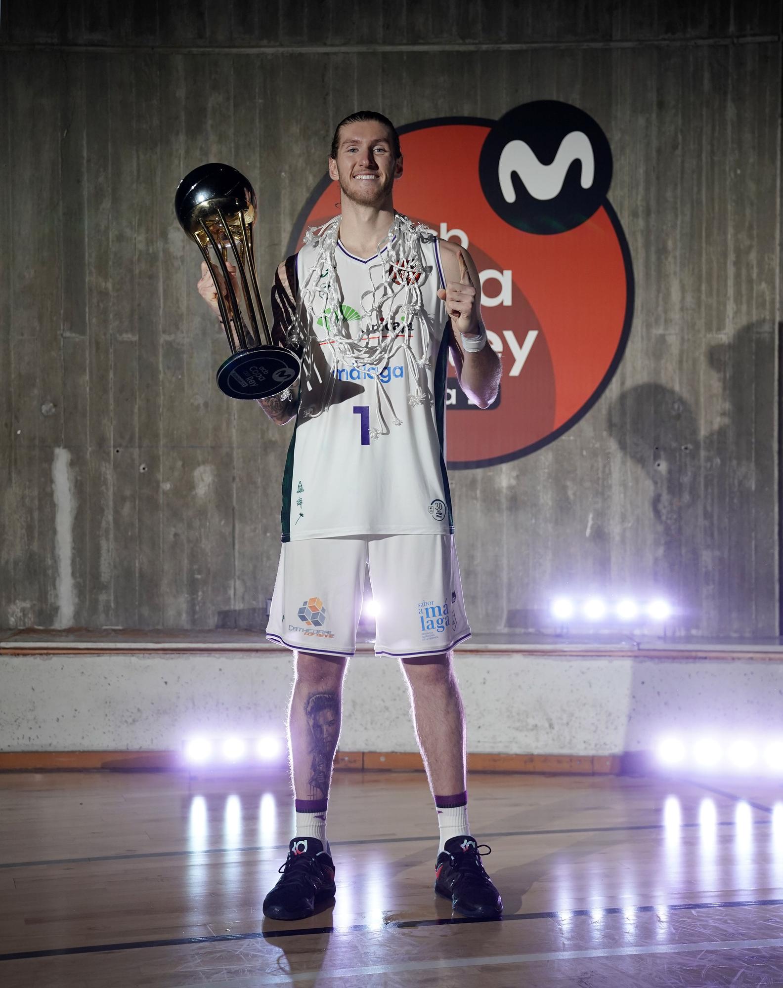 Unicaja: Los campeones de la Copa del Rey posan con el trofeo