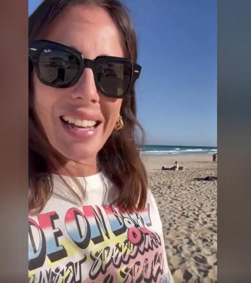 &quot;¡Viva Fuerteventura!&quot;: Anabel Pantoja, pletórica, desembarca en la isla y se acuerda de María Patiño