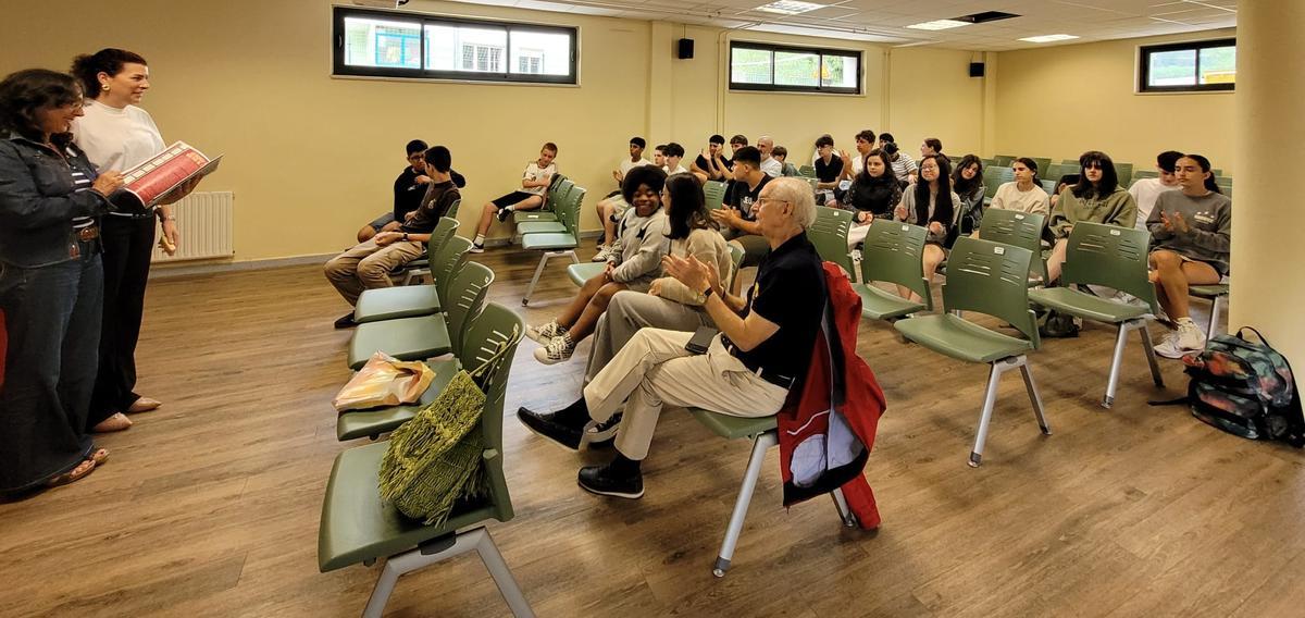Emotivo acto en el instituto de Arriondas