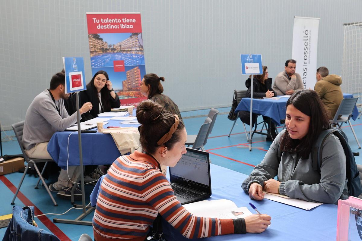 Sant Antoni celebra la sexta edición de la feria de empleo Activa't Portmany Sant Antoni celebra la sexta edición de la feria de empleo Activa't Portmany