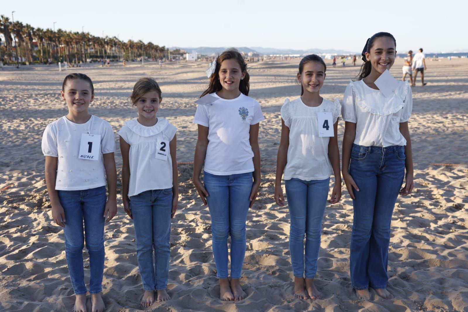 La fiesta playera de las candidatas a Fallera Mayor Infantil de València 2024