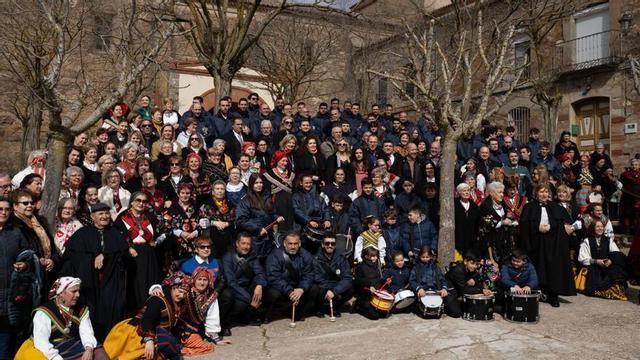 Participantes en la fiesta del Centro de Iniciativas Turísticas en Villarrín de Campos. | Emilio Fraile