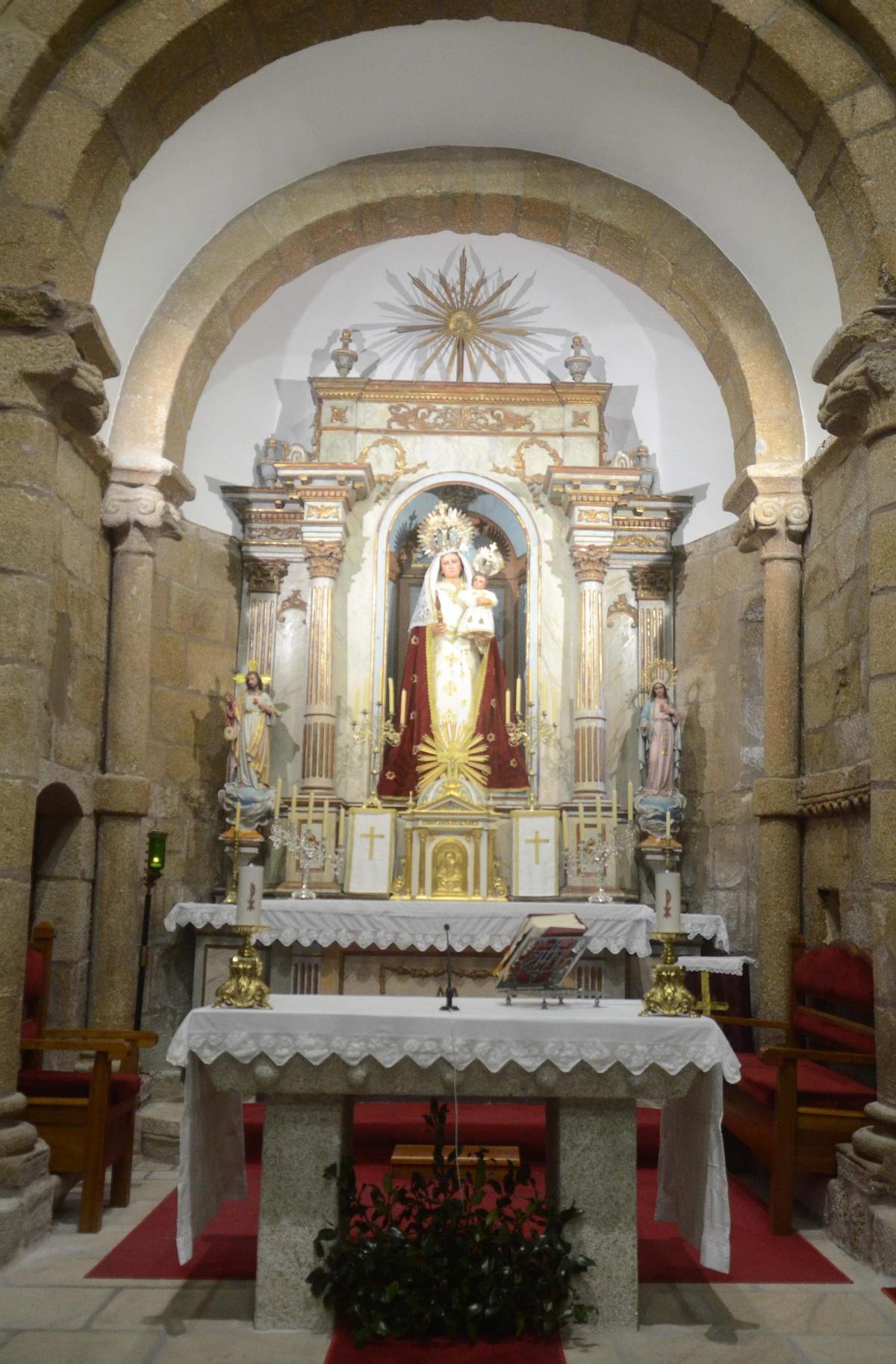 Interior de la iglesia de Santa María de Caleiro.