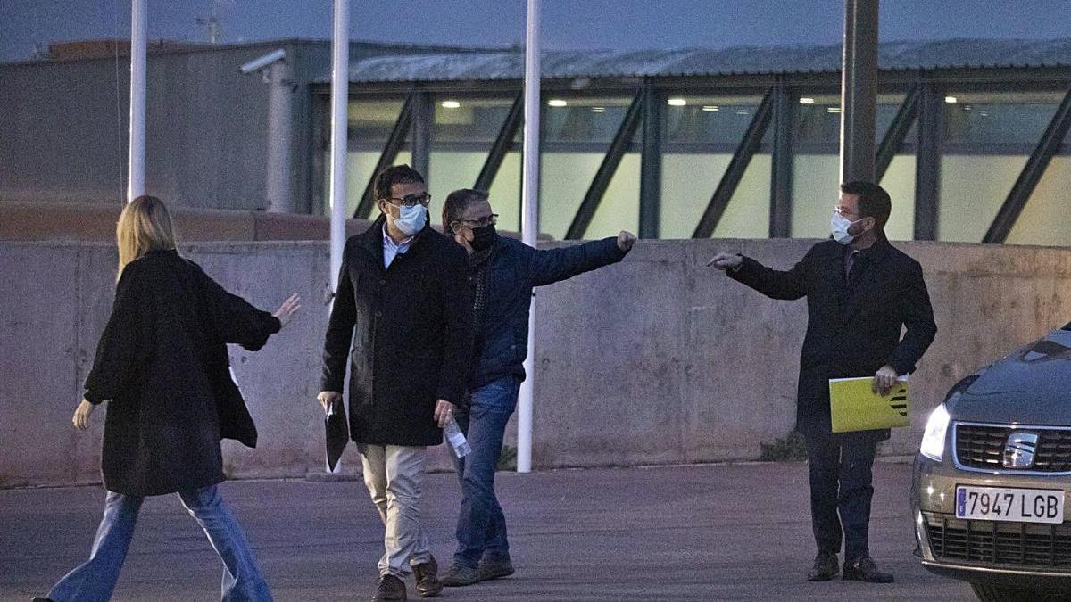 Elsa Artadi, Josep Rius, Josep Maria Jové  i Pere Aragonès a la sortida de la reunió a Lledoners