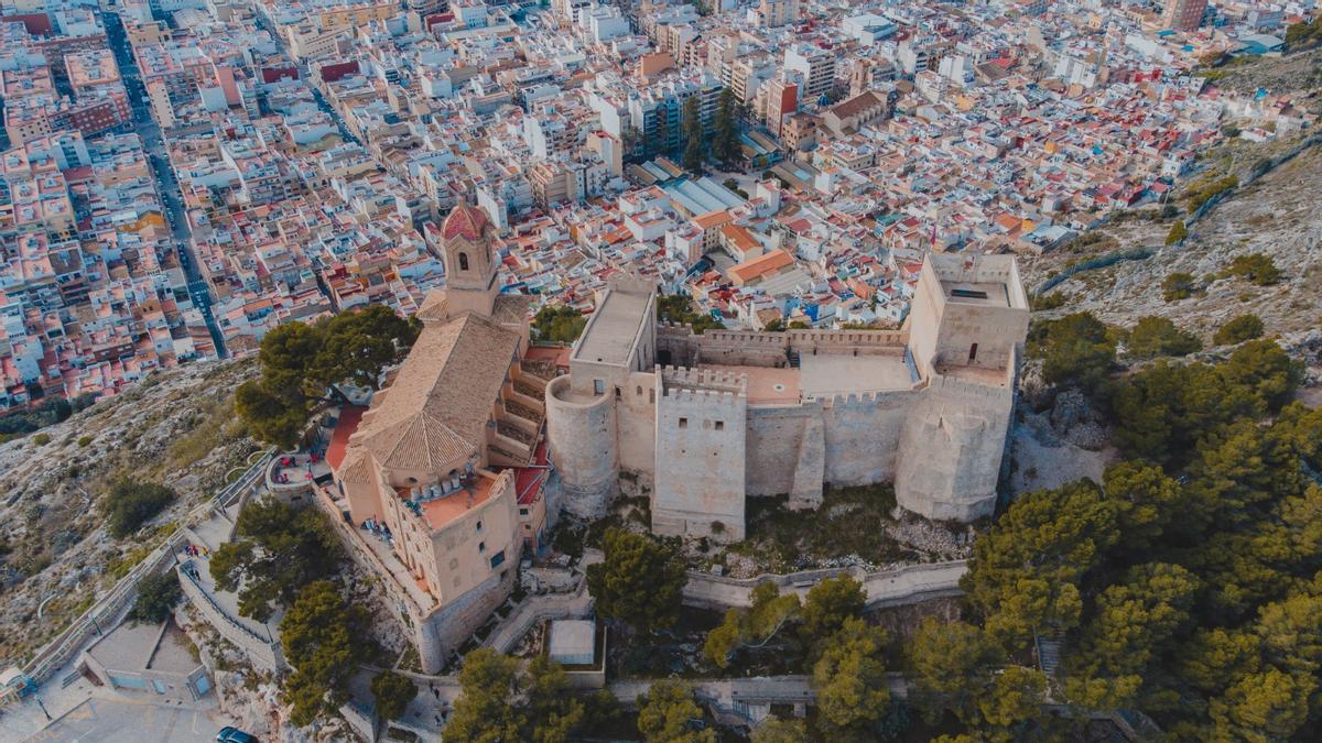 Vista aérea del castillo de Cullera.