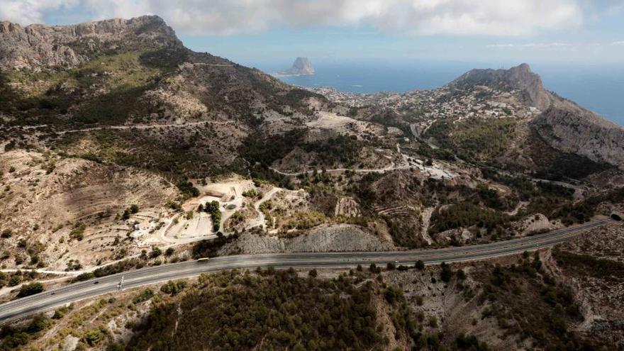 Imágen aérea de la autopista Ap-7 en Benissa, en el túnel del Mascarat