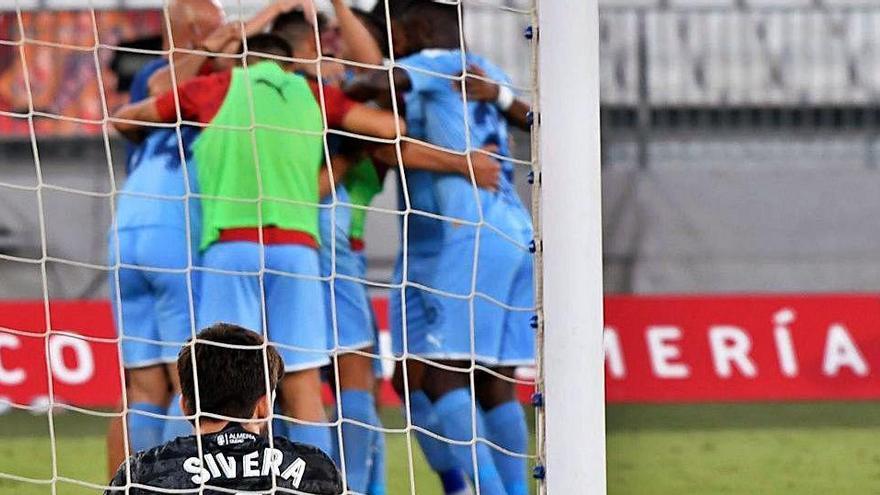 Els jugadors del Girona van celebrar efusivament el gol de la victòria