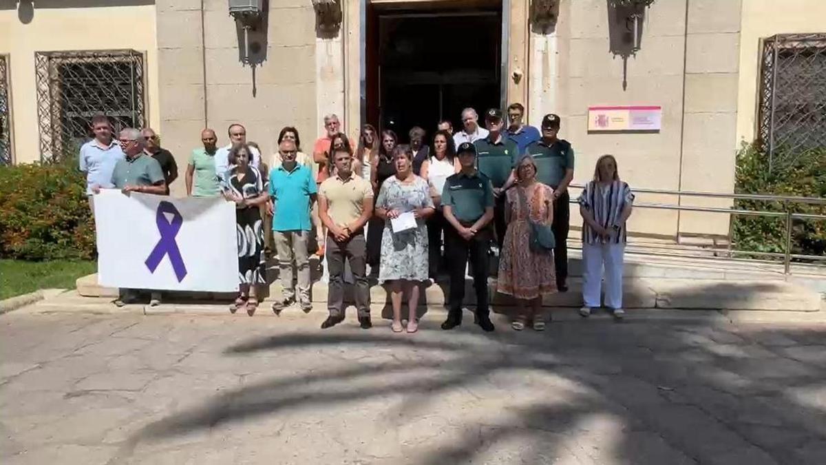 VIDEO | Minuto de silencio en la Delegación del Gobierno de Extremadura por las últimas víctimas de violencia de género.