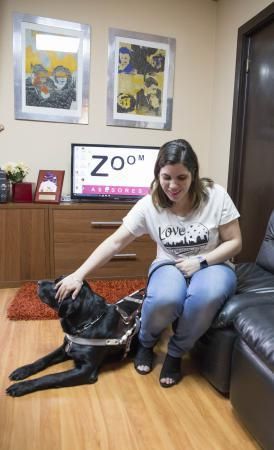 Naiara González y su perro guía 'Kipa'