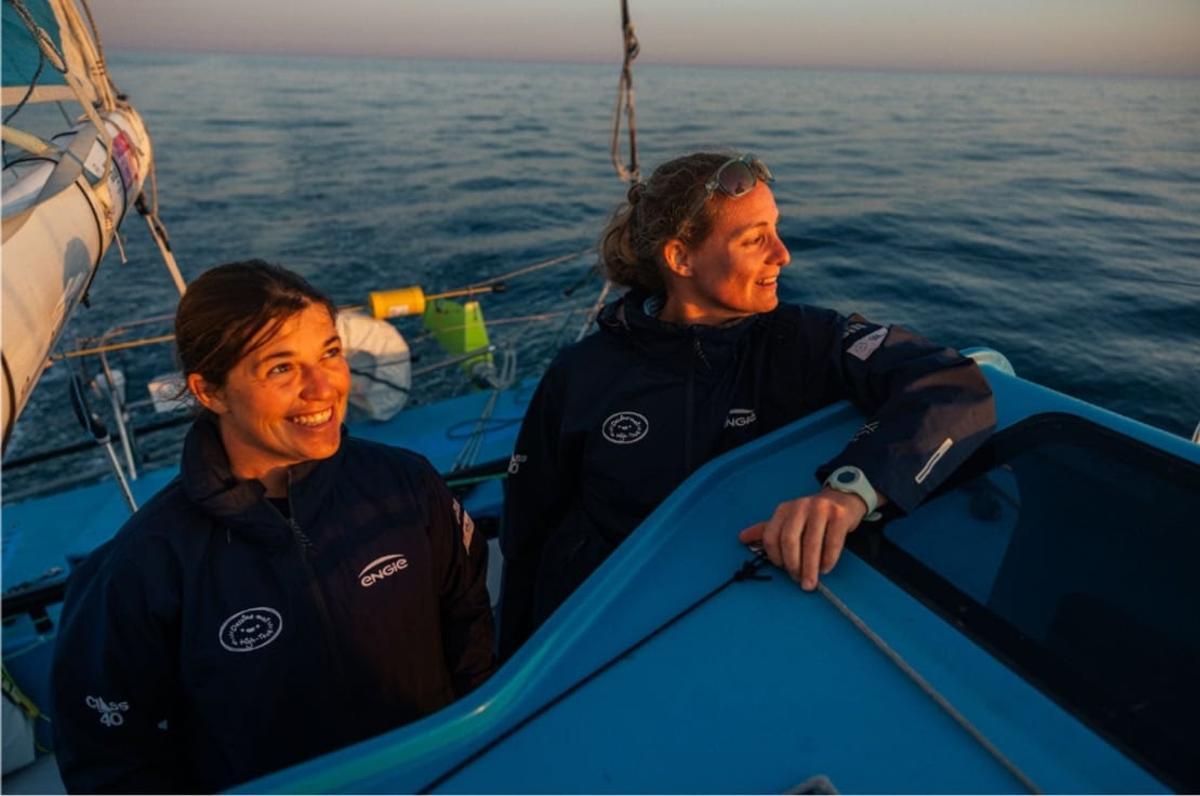 Bauza y Pillain a bordo de su embarcación para la Transat Café L’Or.