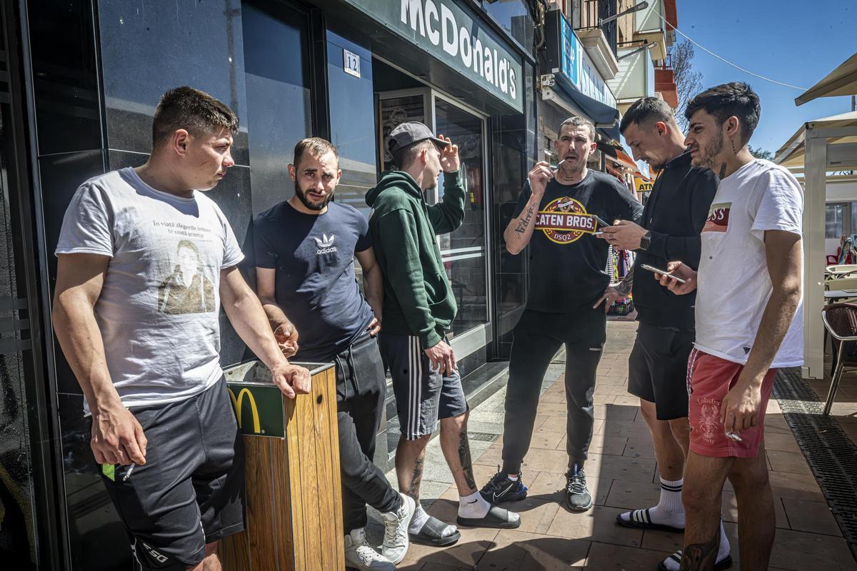 Las obras del Camp Nou desde dentro: tres meses siguiendo a los trabajadores rumanos del Camp Nou