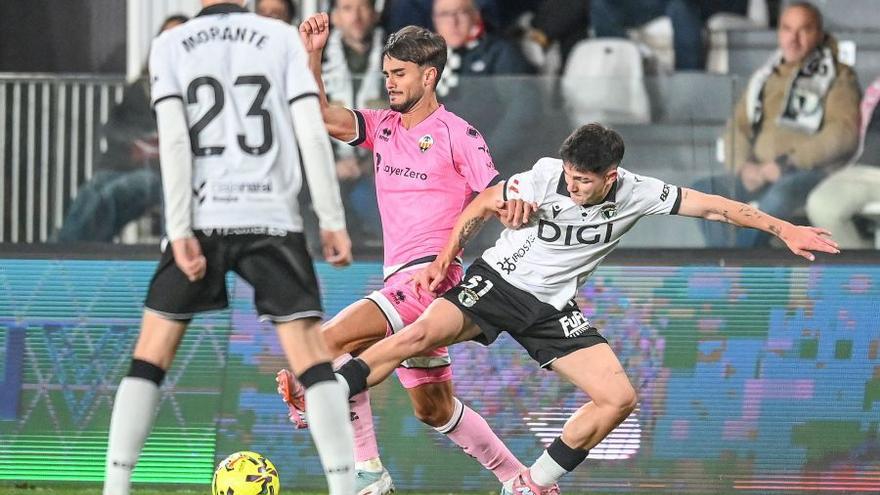 El Castellón saca un punto del Plantío en otro lío del VAR