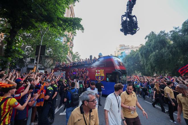 ¡De locos! Las mejores imágenes de una ciudad entregada al Barça