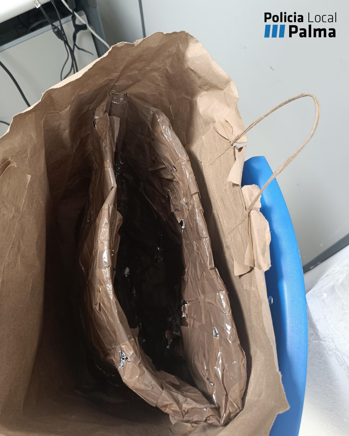 Forro de la 'bolsa búnker' utilizada por las jóvenes para inhibir los dispositivos de alarma.