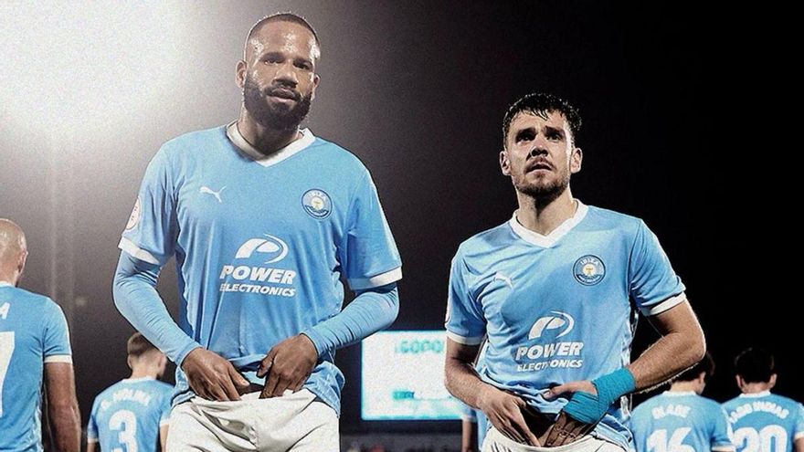 Bebé y Álex Gallar, dos de los mejores futbolistas de la UD Ibiza, seguirán un año más. | FIRMA DE FOTO / AGENCIA