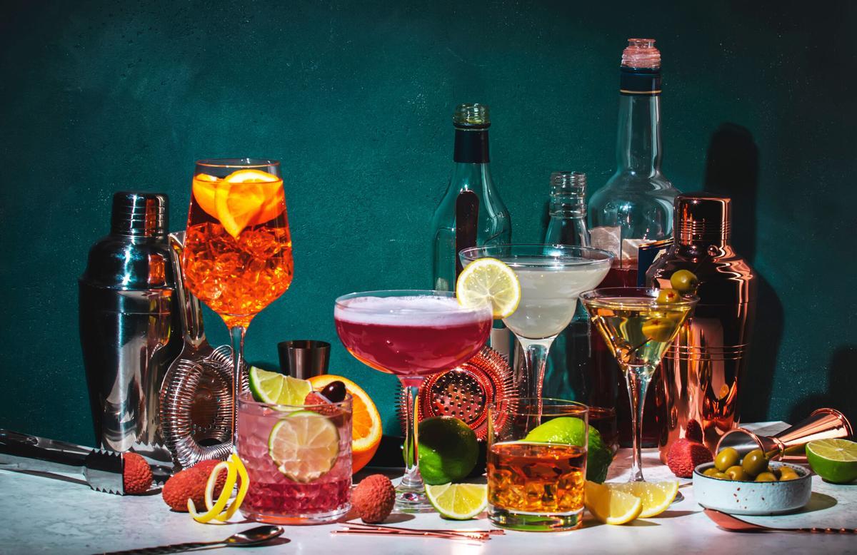 Bodegón de cócteles y bebidas alcohólicas, en una imagen de archivo.