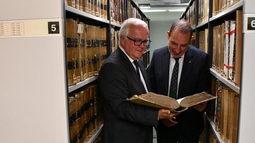 José Alberto Marín, degà del Col·legi Notarial de Catalunya: "Vaig firmar una escriptura amb el Papa en la seva visita a Barcelona"