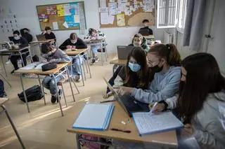 Educación pide a docentes y alumnos usar mascarillas en Extremadura si tienen síntomas