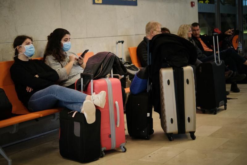 Crónica de la situación en el aeropuerto de Tenerife Norte Coronavirus COVID19  | 19/03/2020 | Fotógrafo: Andrés Gutiérrez Taberne