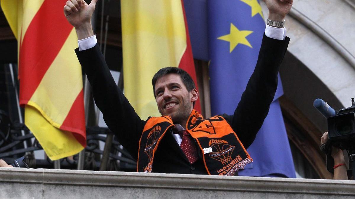 Van Rossom, en el balcón del Ayuntamiento celebrando la Liga de 2017