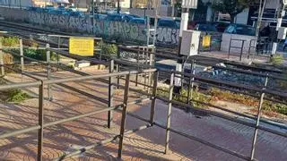 L'Eliana solicita una mejora en la adecuación del paso peatonal de la estación de Metro