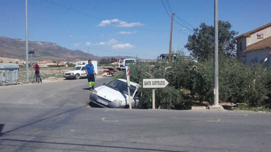 Uno de los vehículos implicados en el accidente / Comarcal TV