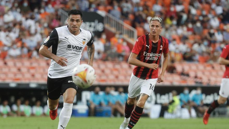 Maxi Gómez, frente al Milan